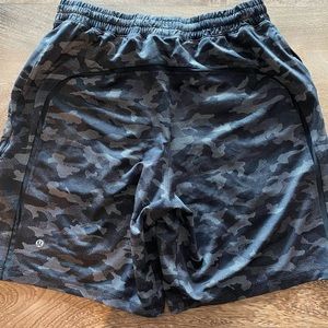 Lululemon black and gray camo surge short 9 inch inseam